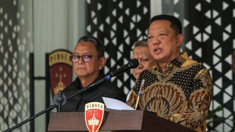 009168100_1783742736-110204.976-komisi-iii-dpr-ri-bentuk-tim-pengawas-pastikan-penanganan-korupsi-tetap-berjalan-usai-mundurnya-jampidsus-febrie-1