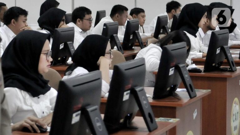 073846700_1580099128-20200127--Melihat-Tes-SKD-CPNS-di-Jakarta-2 (1)