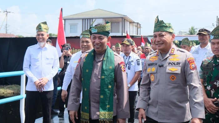 kapolri-jenderal-listyo-sigit-prabowo-meresmikan-80-jembatan-merah-putih-presisi-di-momen-hari-bhayangkara-ke-80-1783500468071_169