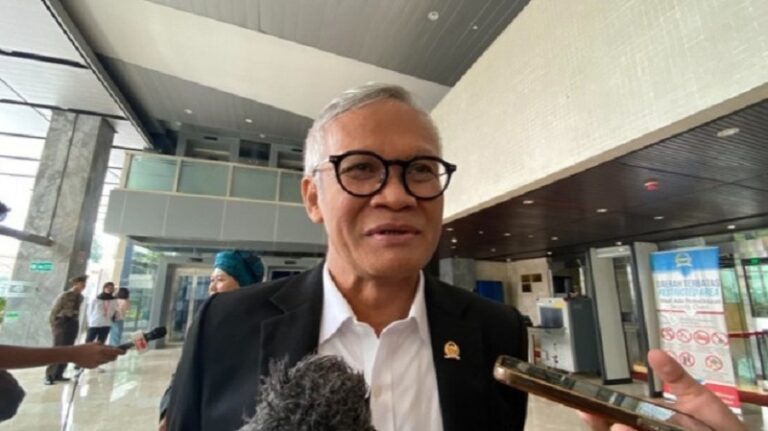 aria-bima-ingatkan-jokowi-jangan-sampaikan-hal-personal-terkait-ijazah-palsu-dan-pemakzulan-gibran-YBPcz5AJIu