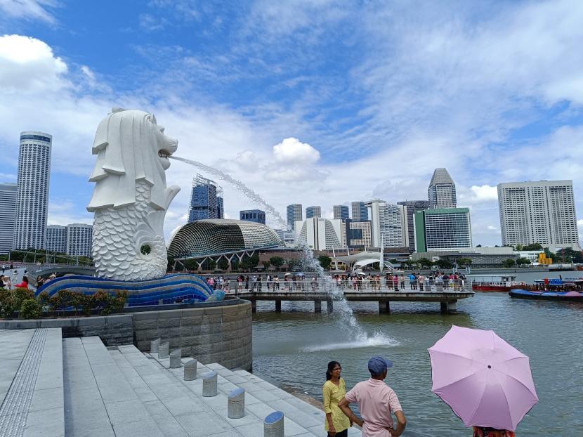 ikon-singapura-patung-merlion-yang-berada-di-kawasan-marina_241018231126-923